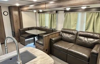 2001 Keystone w/BUNKHOUSE & Outdoor Kitchen!