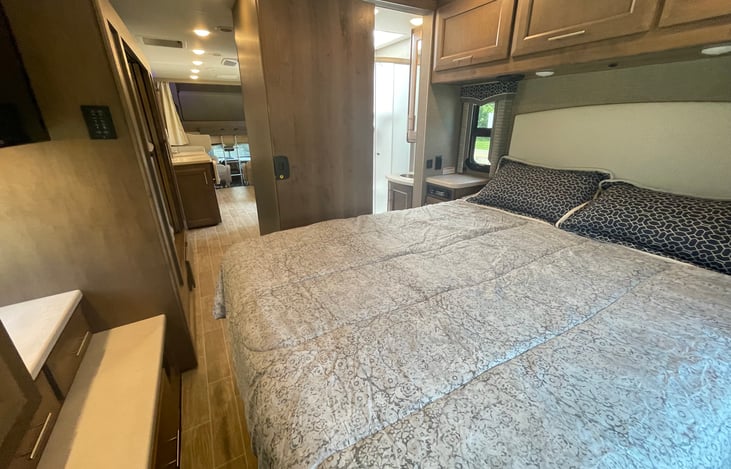 Master Entry into the jack'n'jill bathroom