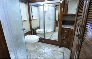 Luxury Disel Push, sleeps 8, 1.5 bath, washer &dry