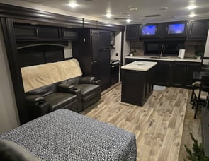 Venture RV SportTrek Touring Edition 333VFK