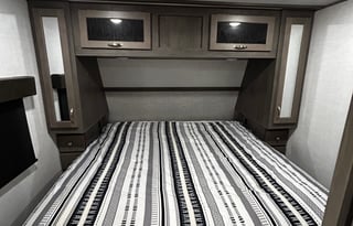 The Perfect Couples Getaway–King Bed + Cozy Vibes