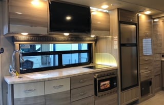 2021 Mercedes Thor Tiburon