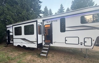 Happy Camper Family 5th Wheel