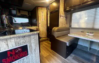 Compact & Loaded Thor Freedom Elite 23H Motorhome