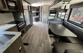 Family Friendly 2022 Jayco Jay Flight - Sleeps 10