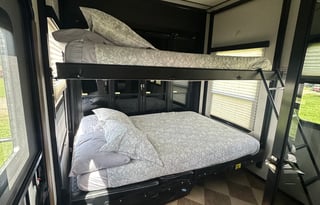 Upscale Getaway On Wheels  (DELIVERY ONLY)