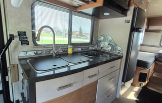 Eureka Maru, a 4 season boondocker w/ heated tanks