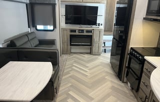 2 bedroom, 2 full baths, fifth wheel
