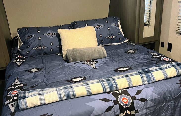 RV queen bed