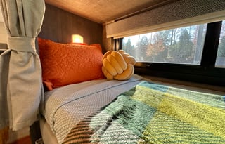 ‘Endeavor’ Loaded with Amenities + Sleeps 10!