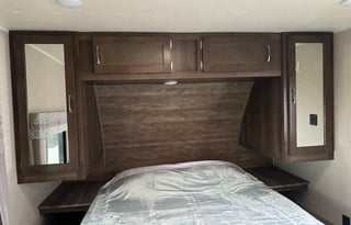 Wanderer-For Couples Who Love to Travel in Comfort