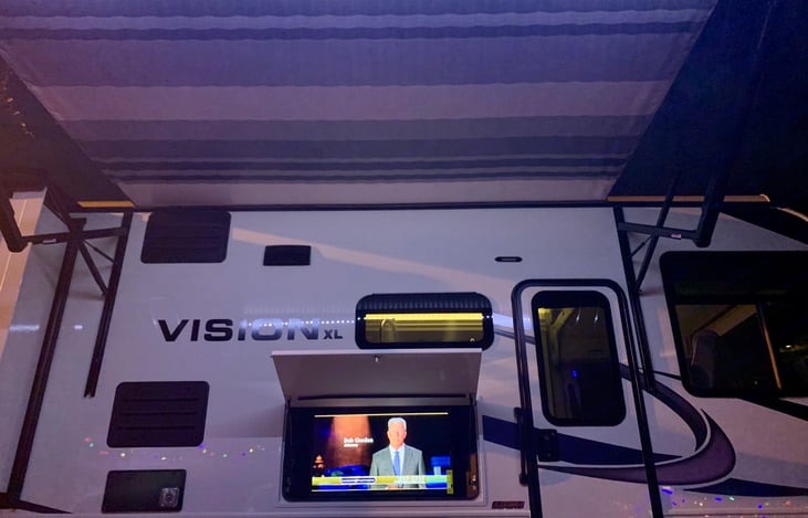 Outdoor TV and Large Awning!