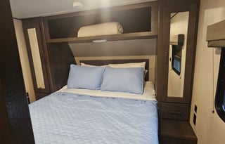 Great Family Getaway w/ Bunk House (DELIVERY ONLY)