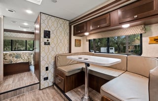 "Sunny"-Super fun and roomy Sunseeker RV