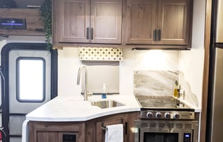 2021 27' RV with 3 Slides