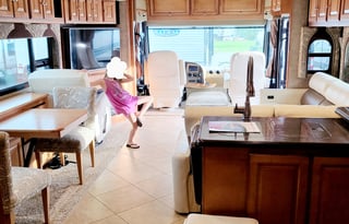 2015 Winnebago Adventurer 38Q