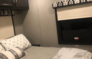 *Roadtrip around FL in this Classy RV! SLEEPS 8!*