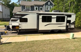 Golden Getaways Family RV – Sleeps 8 - 10
