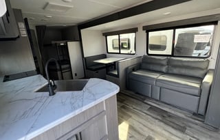 2024 COLEMAN LANTERN 263BH