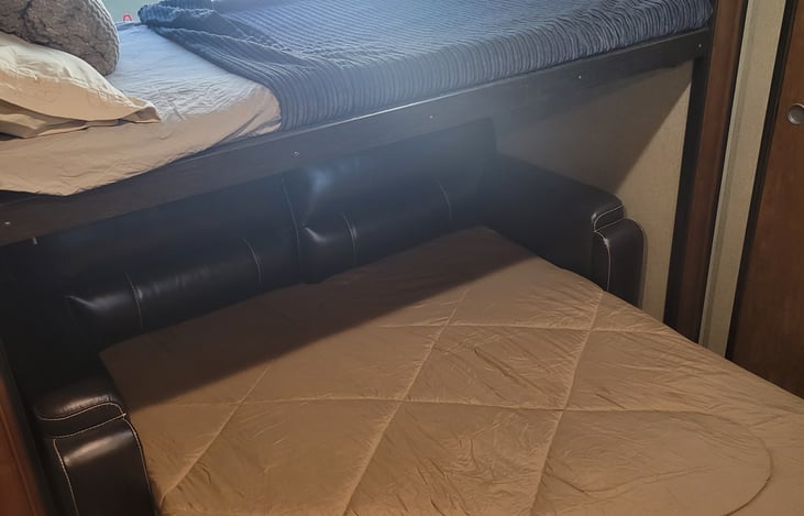 queen size pull out bed in bunk room