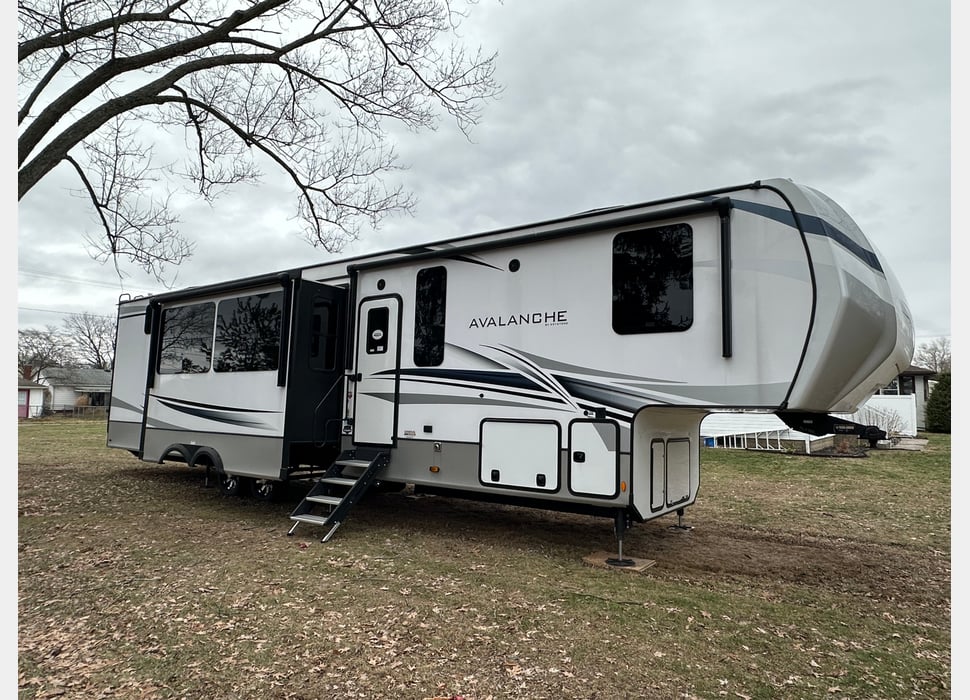 Fifth Wheel rentals in Hartford