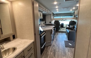 2022 Thor Motor Coach Hurricane 31C