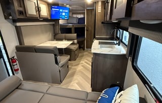 Travel trailer | Fits 8 Comfortably | Delivery ✅