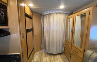 Very Clean! 2017 THOR Four Winds 24 ft. Good Size.