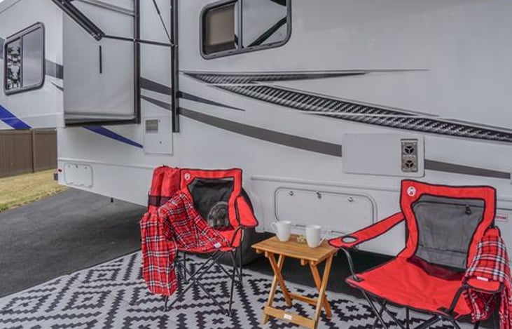 4 camping chairs + 1 kid size