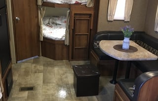 3 BEDS SPACIOUS AND COMFY DISCOUNT M2M AVAILABLE