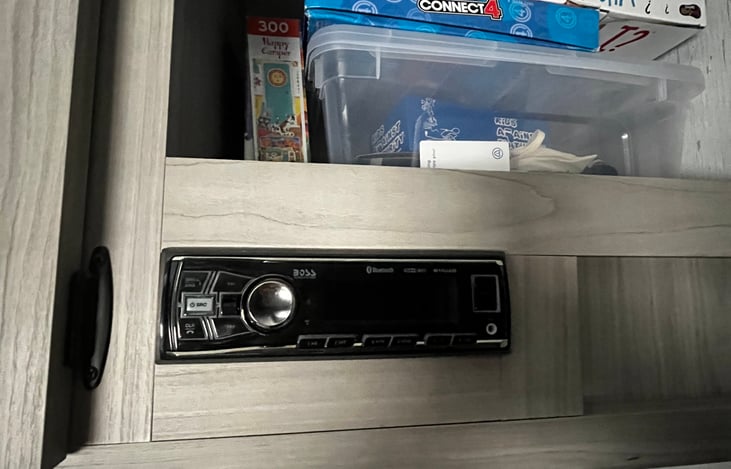 Bluetooth, controls stereo inside and outside