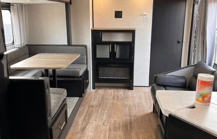 32" TV above fireplace, not pictured