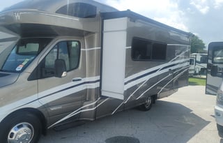 2022 Mercedes Winnebago Navion 24J