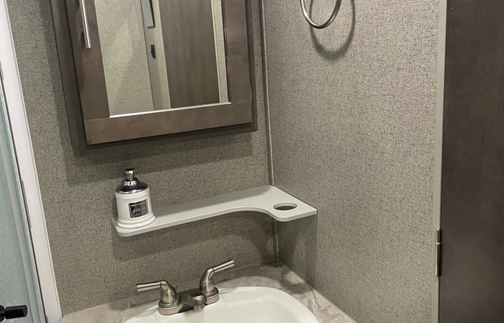 Bathroom sink and mirror