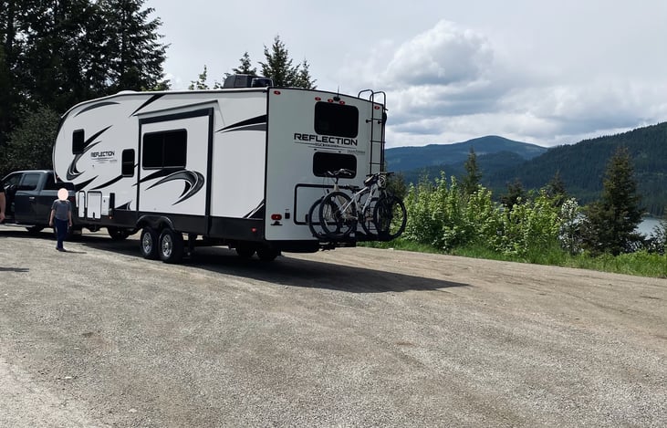 2-inch rear hitch that can support a bike rack.