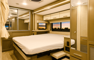 ✨ Taffy Vegas ✨ Sleek Coach – Slide-out, Sleeps 5