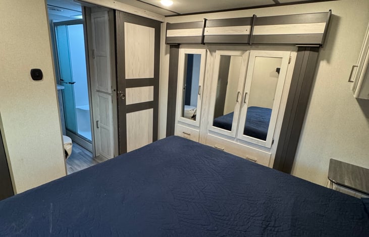 Master Bed attached to Main Bath