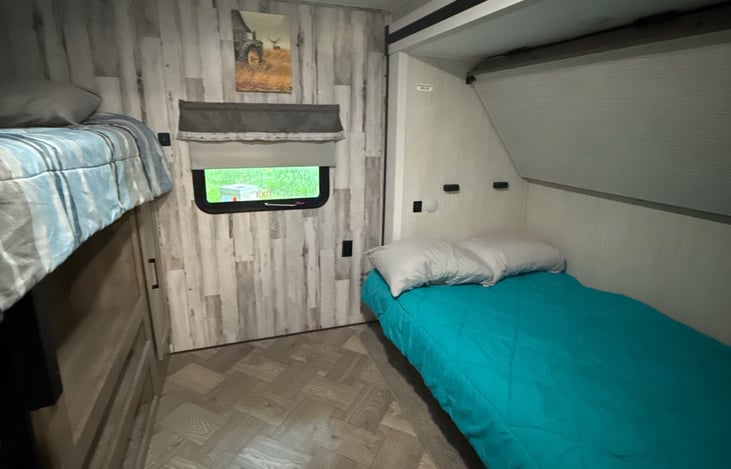 Bunkhouse-3 beds! Shelf space for bags