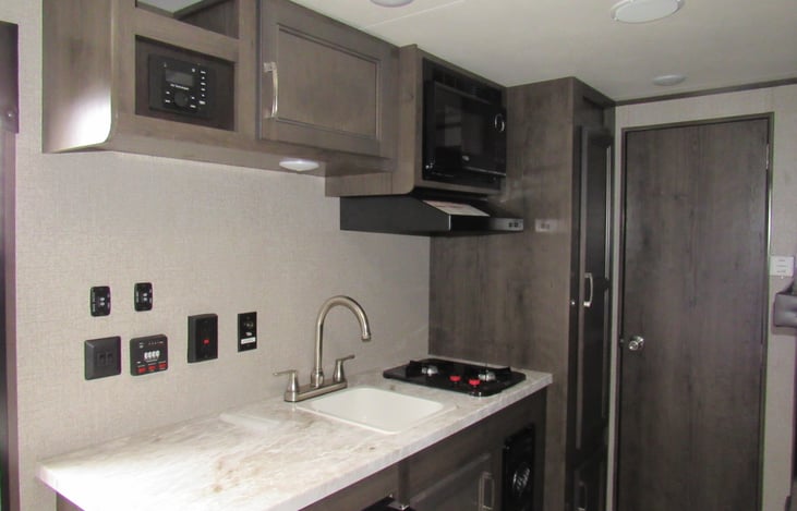 Kitchen and Bluetooth/ am/fm radio