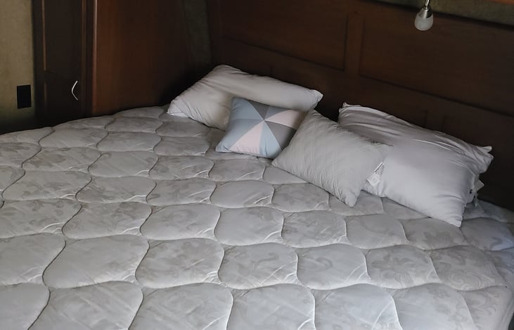 Master bed - queen size