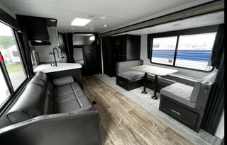 9 person - Family friendly and lots of room