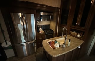 Huge 5th Wheel–2 Full Baths–Great for Kids!