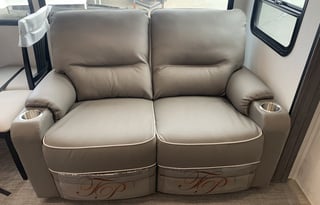 Luxury Glamping on Wheels (Pet Friendly)