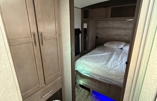 (Delivery only) sleeps 10, 2 baths Sunset Trail