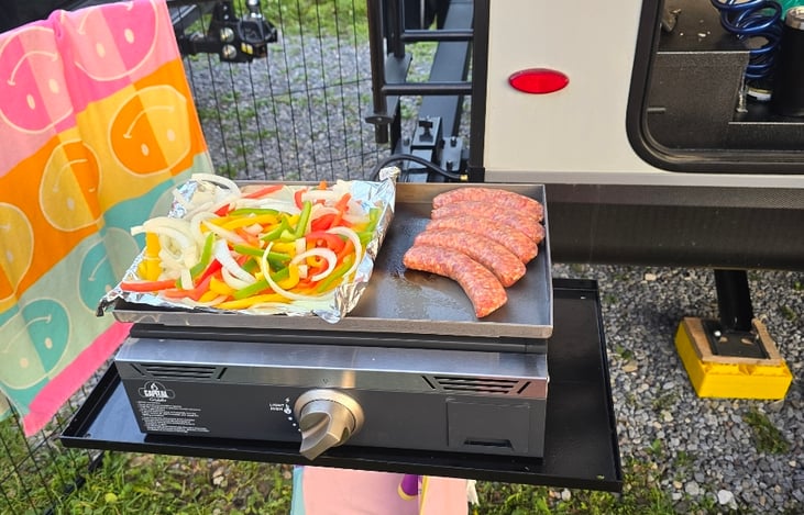 Outdoor kitchen griddle top