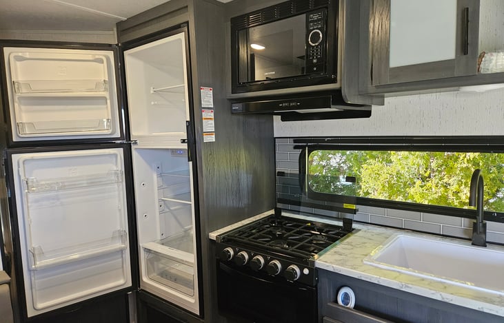 Large refrigerator & freezer