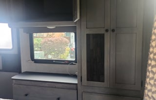 Winter Glamping? 38ft Travel Trailer w/ Arctic Pkg