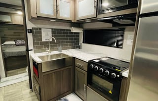 Kids Love The Hitch Hiker 2021 UltraLite-Sleeps 11