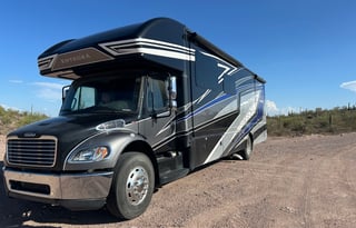 Five-Star Desert Oasis on Wheels!