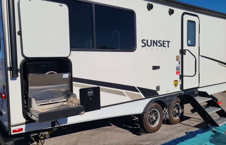 Outdoor Grill & Fridge